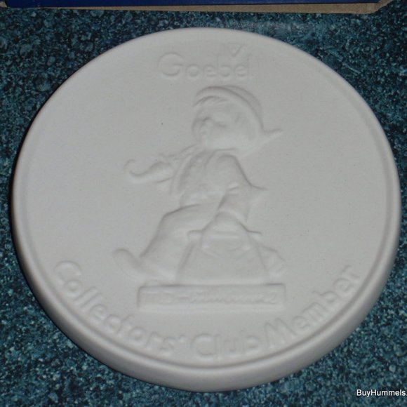 1976 Hummel Goebel Collectors Club Member Plate 4” MERRY WANDERER White W Box! - Picture 2 of 3